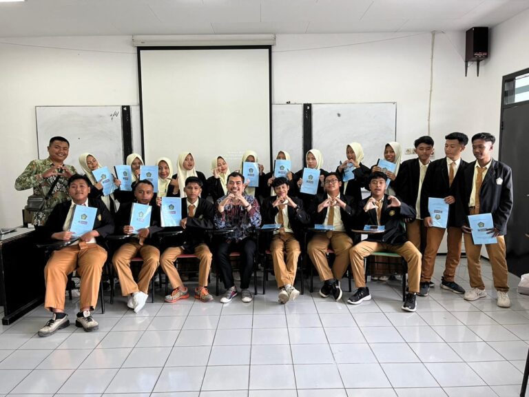 Kegiatan Ujian Akhir Program Setara D1 Kompeter kerjasama Prodi Pendidikan Matematika dan MA Muhammadiyah 1 Jember