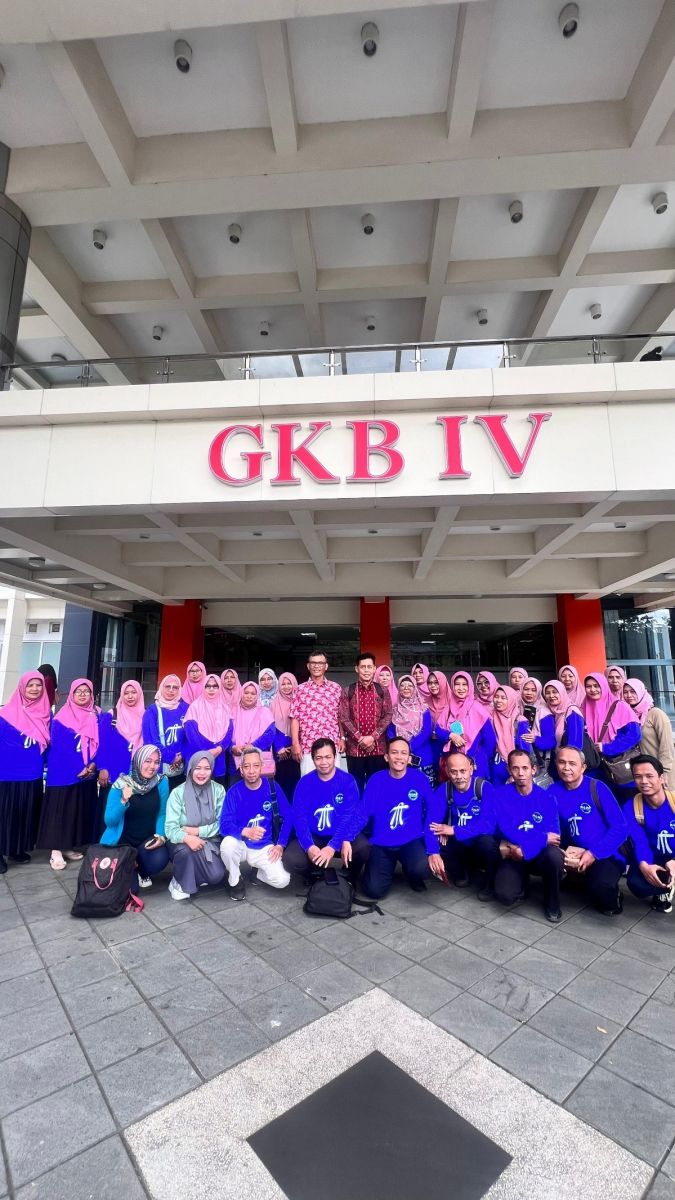 Diskusi Santai Guru Matematika Mojokerto dengan Tim Dosen Pendidikan Matematika UMM