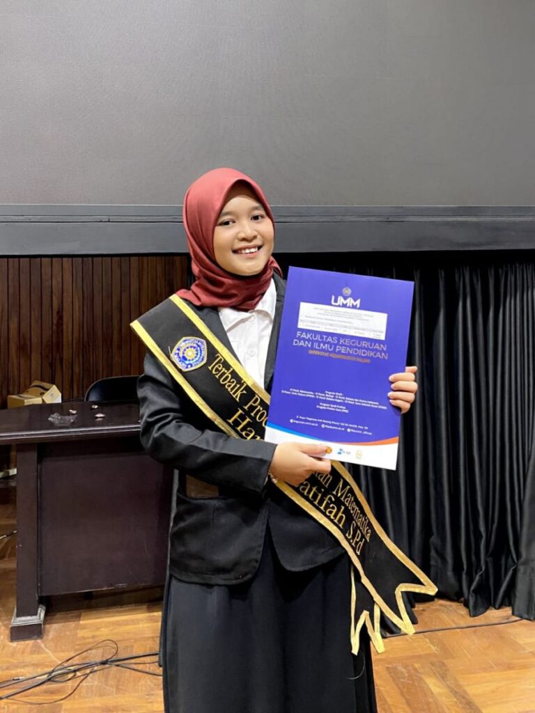 Hanna Latifah Peraih IPK Tertinggi Yudisium Periode V Prodi Matematika, Berprestasi Akademik dan Aktif Organisasi.