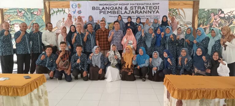 Kolaborasi Dosen Prodi Pendidikan Matematika UMM dan MGMP Matematika SMP: Workshop Tentang Bilangan dan Strategi Pembelajarannya