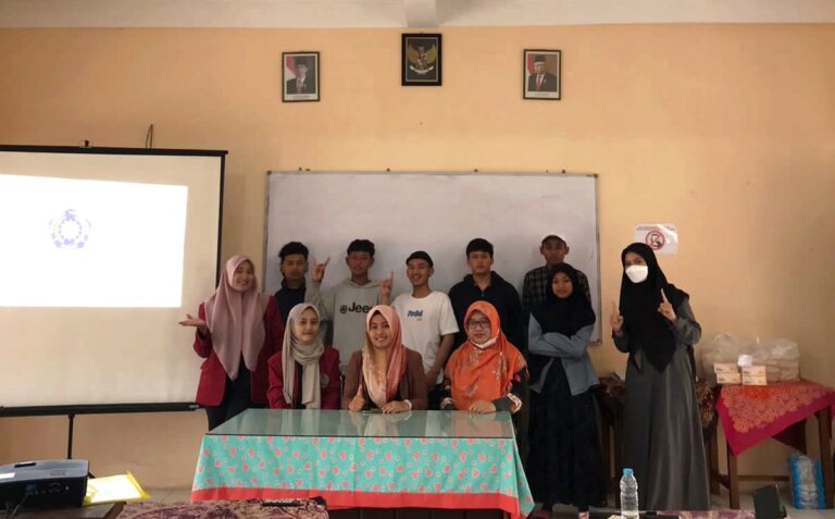 Pelaksanaan dan Pendampingan Workshop Pembuatan Media Promosi Berbasis IT Di SMA Islam Batu